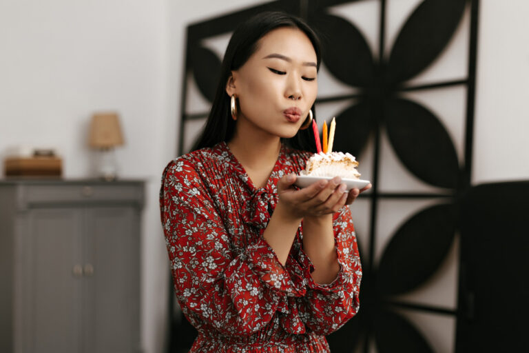 Comment souhaiter un joyeux anniversaire en japonais avec l'expression Otanjoubi omedetou gozaimasu